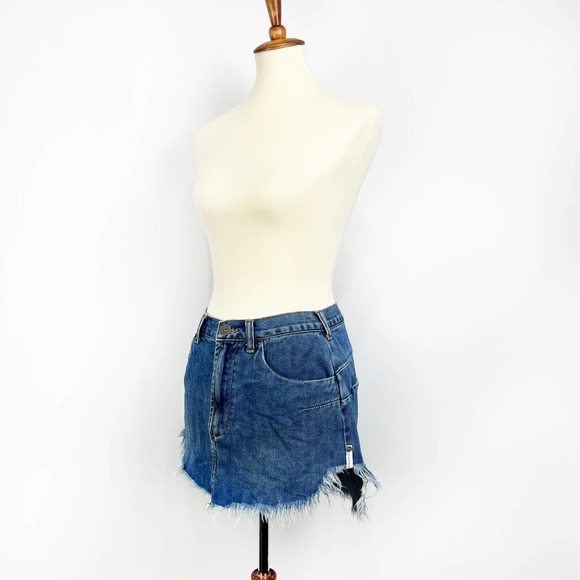 One Teaspoon distressed round edge denim blue jean cutoff  skirt Size 26 - Picture 6 of 8